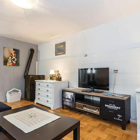 Amazing Apartment In Novi Vinodolski With Wifi Eksteriør billede