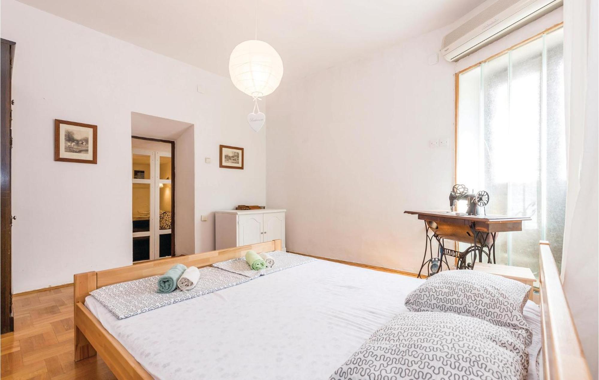 Amazing Apartment In Novi Vinodolski With Wifi Eksteriør billede