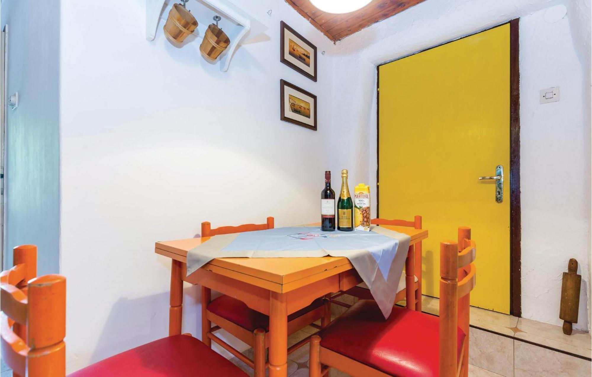 Amazing Apartment In Novi Vinodolski With Wifi Eksteriør billede