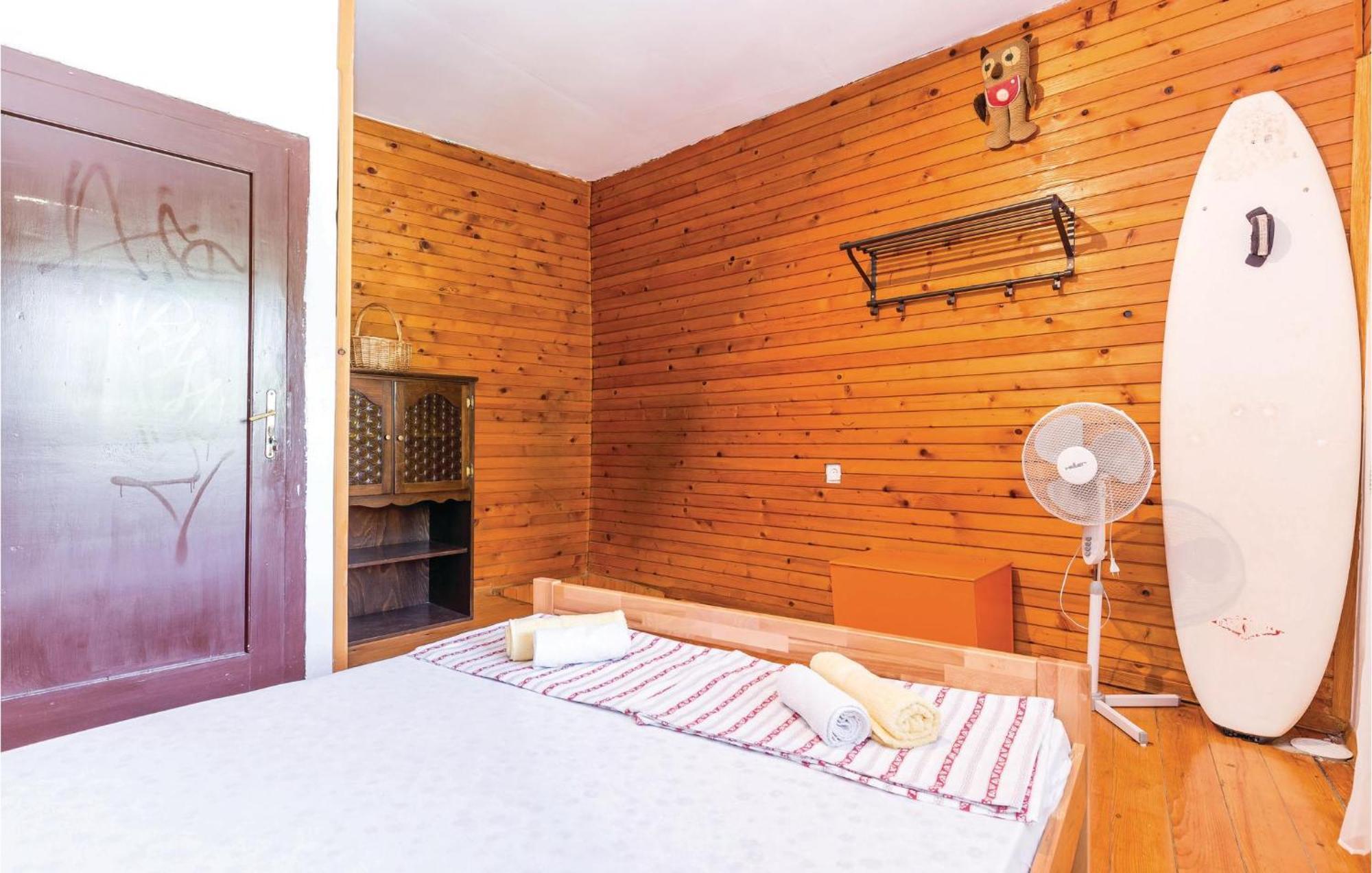 Amazing Apartment In Novi Vinodolski With Wifi Eksteriør billede