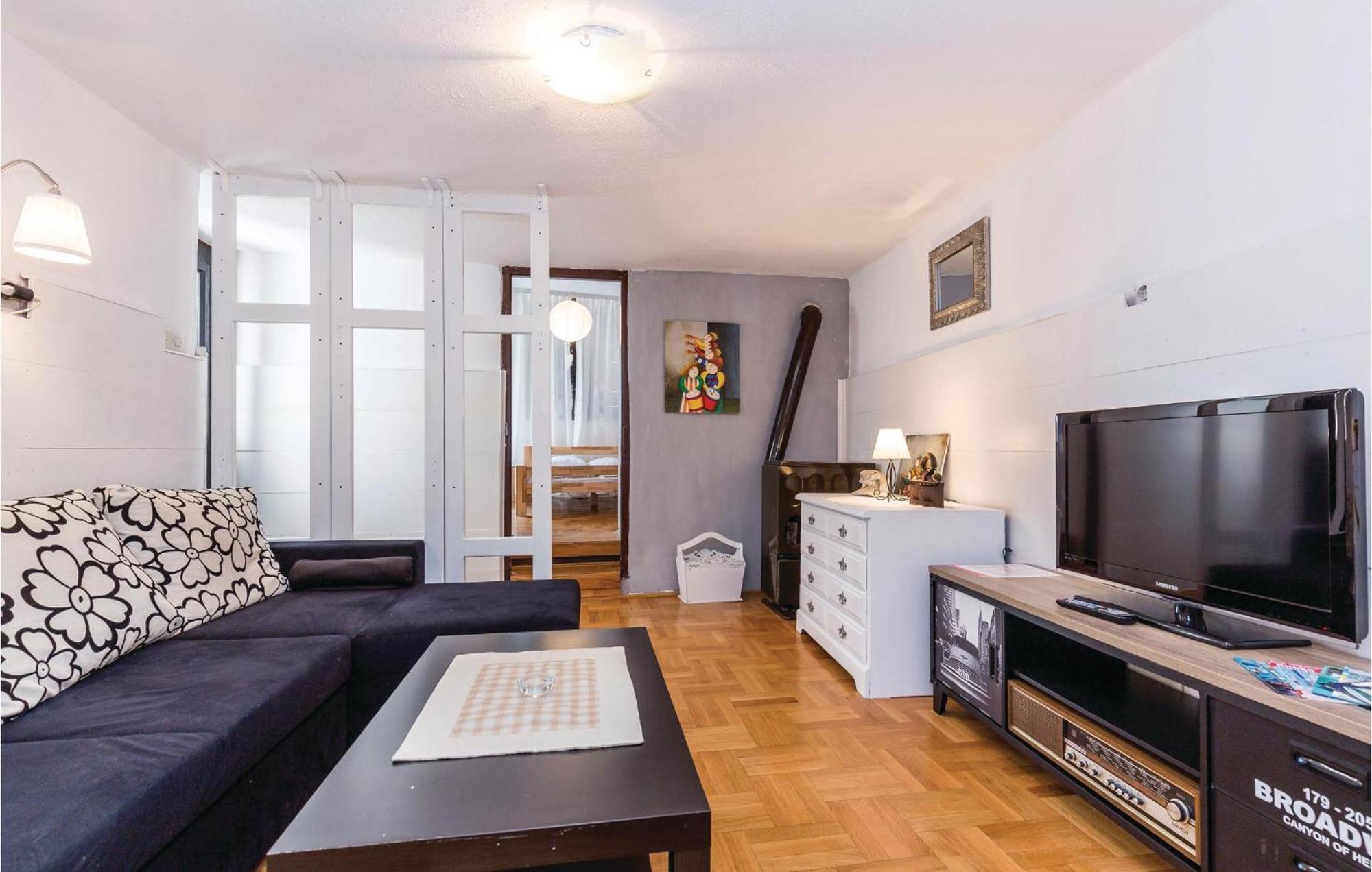 Amazing Apartment In Novi Vinodolski With Wifi Eksteriør billede
