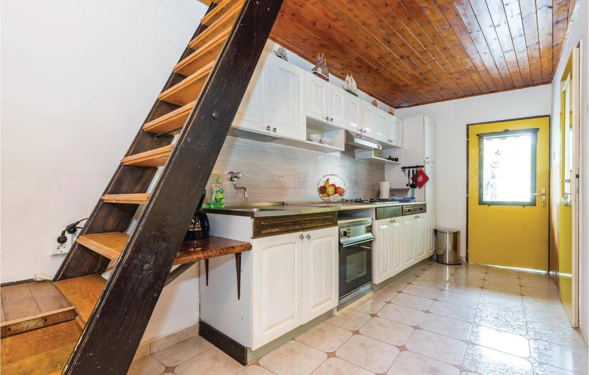 Amazing Apartment In Novi Vinodolski With Wifi Eksteriør billede