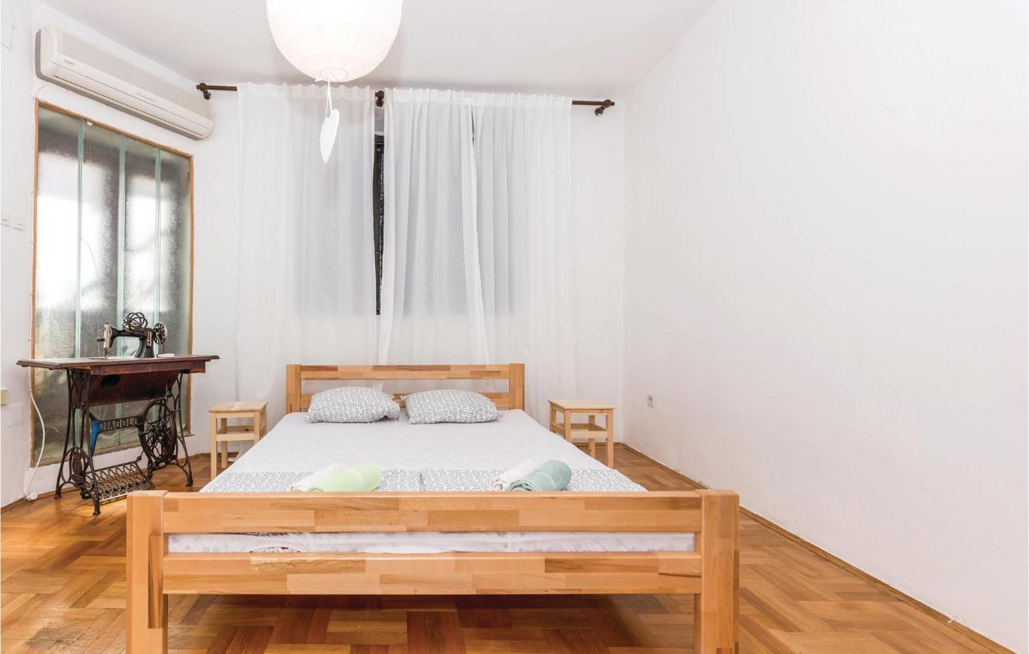 Amazing Apartment In Novi Vinodolski With Wifi Eksteriør billede